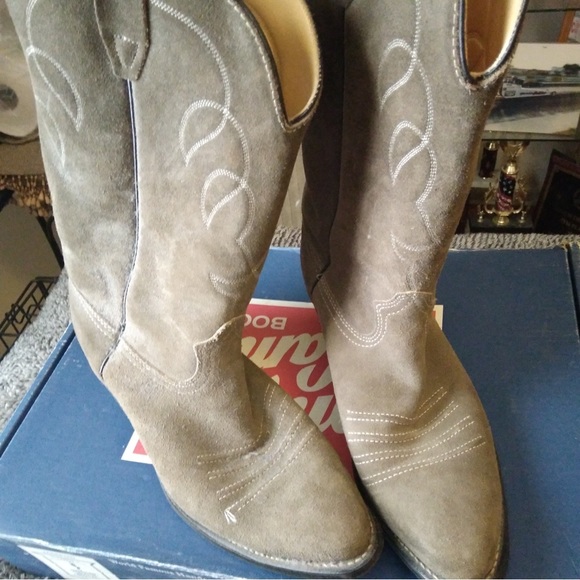Other - Vintage Grey Suede Boots
